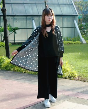 This is my #MonchromeLook for #SpreadingOutfitsChapter8

#whatiwear?
- V-Neck Choker Top
- Polkadot Cardigan
- Long Cullote Pants
- Hummels White Platform Shoes

Soooo.... How about your Monochrome Look?

Post your best Monochrome OOTD with hashtagÂ #SpreadingOutfits #SpreadingOutfitsChapter8Â 
#OOTDIndo #MonochromeLook
Tag toÂ @SpreadingOutfits
Don't forget to follow @SpreadingOutfits

Get a SURPRIZE from Spreading Outfits for the best OOTD.
.
.
.
.
.
.
#OOTDIndo #OOTD #clozette #clozetteid #cotw #lookbookindonesia #indonesiafashionlook #fashion #streetstyle #fashionstyle #lookbook #style #SmartOOTD #fashiongram #fashionblogger #streetstyle #ootdindonesia #outfitshare #outfitoftheday #BTIndFashion #Breaktimeid #ootdidku #indonesian_blogger