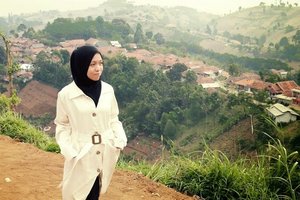 i wear coat. coat is suitable if we wear in cold weather. that Location in Mokko Bandung. Indonesia