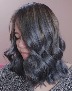 Painted my hair again last week. Was planning to get ash brown but i get the formula wrong, so it end up giving me ash dark blueish grey which fades to light ash brown in a week.Planning to stay with this color for my lil sister's wedding on January. Then perhaps I'm gonna dyed it ashy lavender. I'm really not used to with having plain hair anymore. Until I get bored or something that forced me to dyed my hair dark color again. You can see my explanation on @thedeehair highlights 😘😘..#clozetteID #deeshairjourney #cchannelid #potd #potdindo #vscocam #vsco #vscophile #vscogrid #peoplescreatives #igdaily #instadaily #instastyle #fashionblogger #photooftheday #justgoshoot #vscogood #snapseeddaily #snapseed #photoshoot #exploretocreate #vscodaily #love #ashgrey #balayagehair #ashgreyhair #ashgreybalayage