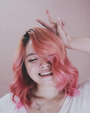 I hope I rock this pink hair perfectly ❤️I don't dye my hair for other people, I dye my hair for myself. Not to 'show' but to 'express' myself. Going to be pink for a while tho it fades so quickly cos I wash my hair everyday and not with colored shampoo........#clozetteID #pinkhair #deeshairjourney #cchannelid #potd #potdindo #vscocam #vsco #vscophile #vscogrid #peoplescreatives #igdaily #instadaily #instastyle #fashionblogger #photooftheday #justgoshoot #vscogood #clozetteid #snapseeddaily #snapseed #photoshoot #exploretocreate #vscodaily #love