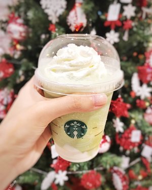 The Miracle of Christmas shines bright with the hope of God's love 🎄❤️Merry Christmas 🎊 God bless😇..#merrychristmas #christmas #christmasquotes #clozetteid #starbucks #christmastree