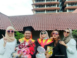 Swag 😎😎😎😎
.
.
.
.
.
.
.
.
.
.
.
.
.
.
.
.
.
.
.
.
.
.
.
.
.
.
#clozetteid #clozetteambassafor #khansamanda #beautynesiamember #wisudaui #graduation #universitasindonesia #friends