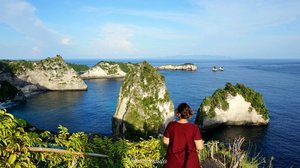 Atuh cliff (atuh beach) adalah salah satu pantai yang dikelilingi tebing tebing tinggi. Biasanya juga disebut sebagai thousand island.. Asli.. bagus.. bangetttt 😍😍 #clozetteid #clozetteambassador #khansamanda #travel #bali #nusapenida #indonesia #atuhcliff #atuhbeach #beach #balibible #travelphotography #explorebali #exploreindonesia