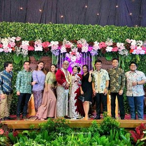 Last night party! Selamat menjalani hidup baru kakaknya @dianisabungas dan istrinya!💕💕💕❤❤❤😘😘😘
.
.
.
.
.
.
.
.
.
#clozetteid #khansamanda #clozetteambassador #wedding #weddingparty #baguslehawedding #indonesia #girls #friends #beautynesiamember #blogger #youtuber #likeforlike