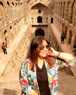 Happy sunday! ❤
Jangan lupa senyum.. 🙂
Ga nyuruh bahagia, at least senyum aja dulu 🙂🙂🙂🙂🙂🙂
Nanti kalau udah senyum, pasti bahagia 🙂
.
.
.
.
.
.
.
#khansamanda #newdelhi #india #visitindia #wonderful #beautifuldestinations 
#khansamandatraveldiary #travel  #travelphotography #travelblogger #indonesiatravelblogger #travelgram #womantraveler #travelguide #travelinfluencer #travelling  #wonderful_places #indtravel #indotravellers #exploreindia #bestplacetogo #seetheworld #solotravel #ugrasenkibaoli #clozetteid