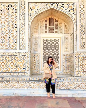 Amanda memang tidak pandai bergaya ootd hahaha.. I miss India.. Already.. Ada yang mau kesana? Yuk wkwkwkwk
.
.
.
.
.
.
.
.
#khansamanda #agra #india #visitindia #wonderful #beautifuldestinations 
#khansamandatraveldiary #travel  #travelphotography #travelblogger #indonesiatravelblogger #travelgram #womantraveler #travelguide #travelinfluencer #travelling  #wonderful_places #indtravel #indotravellers #exploreindia #bestplacetogo #seetheworld #solotravel #tajmahal #clozetteid