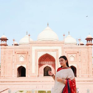 other side of Taj Mahal💕
.
.
.
.
.
.
.
#clozetteid #khansamanda #khansamandatraveldiary #wheninindia #agra #india #exploreindia #ootdbigsize #travel #travelersnotebook #curvygirl #travelphotography #travelblogger #temple #palace #tajmahal #womantraveller #backpacker #indotravellers #asia #india #visitindia #travelblogger #explore #sareeindia #travelgram #travellights #worldtravel #travelblogger #instatravel #wonderfulindia #india
