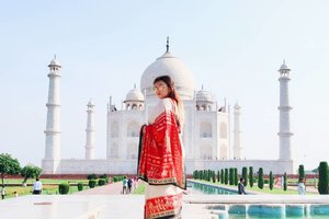 "Taj Mahal, the symbol of continued beginning after an end.. Love after departure.. Romance after no return.. Just to prove, theres no death for pure love" -Vson
.
.
.
.
.
.
.
#clozetteid #khansamanda #khansamandatraveldiary #wheninindia #agra #india #exploreindia #ootdbigsize #travel #travelersnotebook #travelphotography #travelblogger #temple #palace #tajmahal #womantraveller #backpacker #indotravellers #asia #india #visitindia #travelblogger #explore #sareeindia #travelgram #travellights #worldtravel #travelblogger #instatravel #wonderfulindia #india