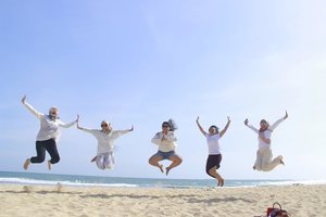 100 classmate goes to beach 👣🌊💦🌅🕶
-
#yogyakarta #explorejogja #beach #drini #holiday #trip #girls #indonesia #clozette #clozetteid #ggrep #photo #photooftheday #like #love #superlove #instagram #instadaily