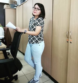 TGIF 📎
-
#ootd #tgif #ootdid #work #worker #fashion #office #simple #clozetteid #clozette #lookbook #lookbookindonesia #photo #Jakarta #Indonesia #girls