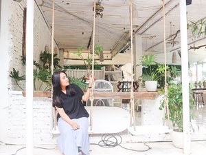 Learn to enjoy every minute of your life. Happy first monday on December 2018, keep strong girls ✨-#thewords #clozette #clozetteid #photo #weshopatvelvet #cafe #jakarta #girl #ootd #fashion