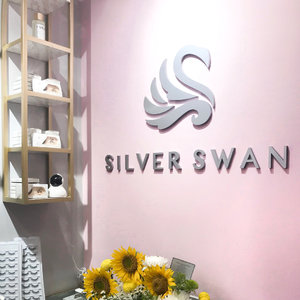 Congratulations on your grand opening @silverswanlash ❤️❤️ #SSGrandOpening