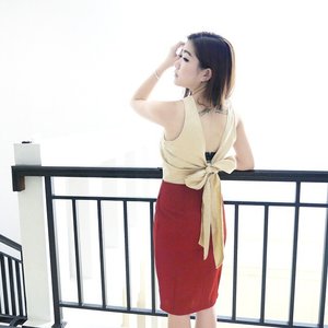 Have yourself a merry christmas eve with @inlovewith_lola top and skirt! The SABINE top is damn cute! The ribbon acts as the button! If u untie em, i'll be backless.. like really. Lol #clozetteID