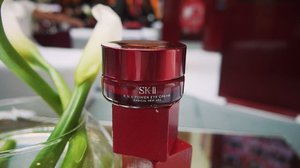 So on 31st of August 2016, I attended @SKII's #BIGEYEPOWER blogger party which was amazing. Met the superwoman Susan Bachtiar whose face looks amazingly perfect! Her skin looks dewy and glowing! I learned a lot of stuffs regarding how to take care of your eye area, how to reduce puffiness and how to apply your eye cream the right way. And I did try the products and damn girl! Amazingly good on my skin! Thanks #SKII #clozetteID for having me :) #skii #RNApower #BiggerLookingEyes