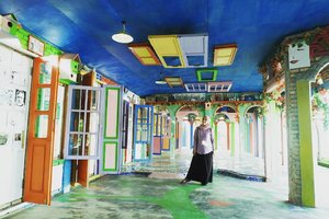 Percayalah, jika satu pintu tertutup, masih ada jendela yang masih terbuka. Apalagi kalau jendelanya banyak 😅Lokasi : Museum Kata Andre Hirata di #Belitung #happyme #blog #love #beauty #lidbahaweres #clozetteid