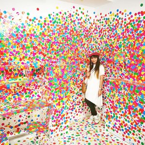 Can you spot me in this picture? 😜😜
.
📸 by @jojonael
.
.
.
#yayoikusamaexhibition #yayoikusamamuseum #museummacanxyayoikusama #museummacan #macanmuseum #ootd #colorful #dots #clozetteID #outfitoftheday
