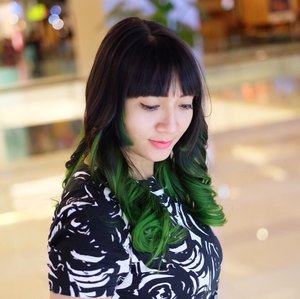 Inilah penampakan rambut baru. Thank you @irwanteamhairdesign & @dedy_mada for making this happen! Love the color and the treatment! ❤️❤️❤️
.
For details please check my blog 👉🏼 bit.ly/reviewIrwanTeam
.
.
.
#ootd #hairjournal #hair #ombre #ombrehair #greenhair #instaootd #ClozetteIDReview #ClozetteID #IrwanTeamReview #SalonJakarta #IrwanTeamxClozetteIDReview #clozetteambassador #beauty #instabeauty