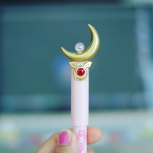 Beli lippen Sailor Moon di Kiddy Land, Shibuya. Entah merknya apa tapi aku suka warnanya. ðŸ’„
.
.
.
#makeup #clozetteID #instamakeup #fromjapan #sailormoon #bishoujosenshisailormoon #anime