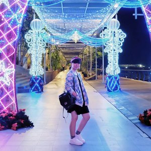 Christmas vibe everywhere 🎄 This will be my last entry for #OOTN #instachallenge @lookbookindonesia 🙆
.
.
.
#lookbookindonesiaootn #lookbookindonesia #ootd #clozetteid #fbloggers #fashionblogger #fashioninfluencer #blogginggals #bloggerbabes #htblogger #streetsnap #streetstyle #coordinate #今日のコーデ #今日の服 #ggrep #cgstreetstyle #looksootd #ootd4nylonjp #패피 #패션블로거 #파워블로거
