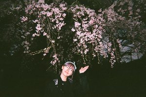 Taken by a humble Japanese obasan 💖 She asked me to help her take photo with her disposable camera (in Japanese and I did understand it). Then she offered to take one for me too and chatted with me in Japanese...I really wish I could understand and speak Japanese well so I could chat with her :( I managed to told her how much I love Japan in Japanese and she said she also loves Japan so much 😆 Sakura is so kirei, said she. I miss Japan.
.
.
.
#clozetteid #japan #japanloverme #ggrep #ilovejapan #japantravel #BigDreamerInJapan #travelblogger #japanlover #travel #traveltheworld #travelgram #wanderlust #theglobewanderer #exploretheglobe #여행 #여행스타그램 #일본여행 #인스타여행