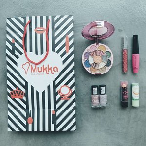 What I got from @mukka_kosmetik  yesterday 💄
.
.
.
#flatlays #beautyflatlay #cosmetics #bbloggers #fbloggers #fashionblogger #clozetteid #makeup #freebies #mukkakosmetik #blogger #bloggerindonesia #lipstick #nailpolish #palette
