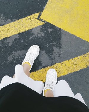 "The trick is that as long as you know who you are and what makes you happy it doesn't matter how others see you."
.
.
.
#clozetteid #fashionblogger #fromwhereistand #shoesoftheday #sneakersaddict #streetstyle #ihaveathingwithfloors #ggrep #indonesianfemalebloggers