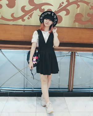 Blog updated! Wearing black pinafore with daisy duck tee and the-most-comfy sneakers 🤗 I've always wanted this kind of hat and finally got it from @gabriellaolivia booth 😊 Hop to my blog to read more! #bigdreamerblog
.
.
.
#fashionbloggerstyle #fashionblogger #fbloggers #fashion #streetstyle #cgstreetstyle #clozetteid #starclozetter #ggrep #looksootd #lookbookindonesia #whatwelikeootd #ootdindo #styleblogger #coordinate #streetsnap #bloggerbabes #asiangirl #styleinspiration #ootd4nylonjp #今日のコーデ #今日の服 #ファション #ブロガー #ファションブロガー #コーデ