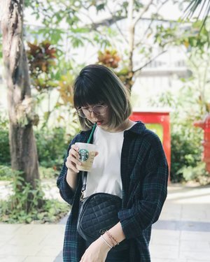 First coffee of the year 🎉 How not to be in bad mood because of crazy crowd: wear something comfy 💯💯
.
.
.
#clozetteid #fashionblogger #fashiondiaries #fashion #styleblogger #fashiongram #style #fashionblog #outfitinspiration #wearjp #ggrep #japobsOOTD #ootd4nylonjp #패션 #오오티디 #인스타패션