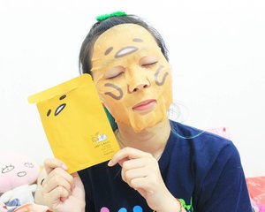 Office has been hectic lately 😣😥 The easiest way to pamper myself is sheet mask! I'm a fan of #gudetama and this sheet mask from Holika Holika is too cute. I tried it last night but unfortunately my face felt like burning so I took it off immediately 😭😭 Anybody experience the same? Or is it just me?
.
.
.
#clozetteid #bbloggers #beautybloggers #fbloggers #lifestylebloggers #indonesianfemalebloggers #beautynesiamember #gudetama #holikaholika #holikaholikagudetama #beautyaddict #makeujunkie #ggrep #kawaii #美容ブロガー #スタイル #メイケ #뷰티블로거 #뷰티스타그램 #얼짱 #파워블로거