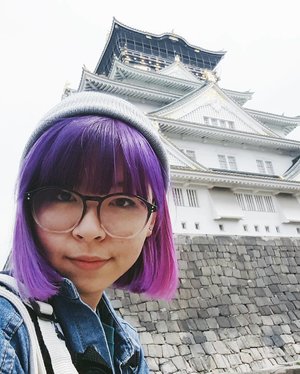 Miss both my vibrant hair color and Osaka. But guess which one I miss the most? (Obviously Osaka tho 😂😂)...#clozetteid #travelblogger #fashionblogger #japan #osaka #osakacastle