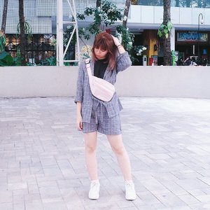 I’ve always wanted blazer set with shorts and was so glad when I finally found it! Wore it with white sneakers and fanny pack to get a casual look ✨ New #japobsOOTD post is up on #bigdreamerblog 💗 Click link in bio to read 🤗
.
.
.
#clozetteid #fashionblogger #fashionblog #styleblogger #styleinspiration #fashiondiaries #ootdindo #lookbookindonesia #ggrep #streetstyle #ootd #fashiongram #패션 #패션스타그램 #오오티디 #스트리트패션 #今日のコーデ #今日の服 #コーデネート