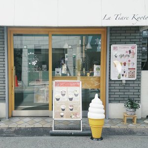 Japan has the cutest front store 💕
.
.
.
#clozetteid #lifestyleblogger #kyoto #japan #frontstore #japanloverme #japantravel #ggrep #kyotoguide #abmtravelbug #京都 #かわいい #旅行 #旅行ブロガー #여행 #여행스타그램 #일본여행 #쿄도