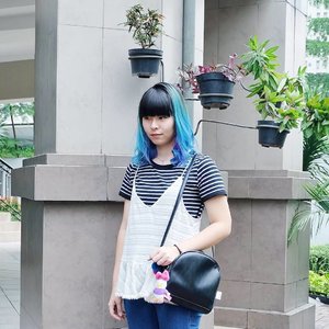 Now I miss my bangs and vibrant hair color 💙💜
.
.
.
#clozetteid #fashionbloggers #fbloggers #hairstyle #ombrehair #balayagehair #haircolor #beautybloggers #fashionblog #beautyblog #indonesianfemalebloggers #fashion #style #styleinspiration #ファション #おしゃれ #スタイル #파워블로거 #뷰티블로거 #패션 #스트릿패션