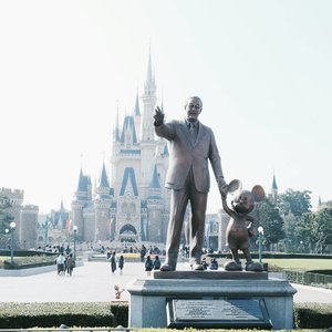 "All our dreams can come true if we have the courage to pursue them."- Walt Disney.
That's one of many quotes that keeps me going ðŸ˜‹
.
.
.
#clozetteid #ggrep #japanloverme #disneylover #disney #disneyland #tokyodisneyland #tokyo #japan #japantravel #japantrip #ilovejapan #BigDreamerInJapan #ì—¬í–‰ #ì—¬í–‰ê·¸ëž¨ #ì�¸ìŠ¤íƒ€ì—¬í–‰