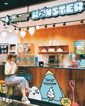 Accidentally found this cute ice cream stall at PIM ✨ They also sell popcorn, milkshake, and some merchandise 😍 Ice cream tastes not bad, so milky 😋👌🏻...#clozetteid #sweetmonster #icecream #travelblogger #foodie #jktfoodie #icecreamjunkie #traveler #foodblogger #fashionblogger #lifestyleblogger #jktgo #ggrep #jktfoodie #instaworthyjkt #음식 #아이스크림 #아이스크림🍦 #アイスクリーム #アイス