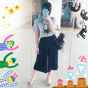 Comfiest #ootd for movie! 🤓
P.S. wearing my own design #noface tee 🙌
.
.
.
#clozetteid #fashionbloggers #fashionbloggerstyle #lifestylebloggers #spiritedaway #ggrep #streetstyle #outfitdiary #fashiondiaries #bestoftheday #girlstyle #popteen #japanesefashion #casuallook #ファション #今日の服 #今日のコーデ #コーデ #패션스타그램 #패션 #스트리트패션 #스타일스타그램 #패피
