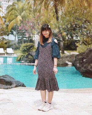 Pose dan ekspresi macam apa ini?!! Sok feeling happy wkwkwkw padahal mah bingung aja harus gimana fotonya 😜🤪 #japobsOOTD
.
.
.
#clozetteid #fashionblogger #styleblogger #styleinspo #styleinspiration #ootdindo #ootdindokece #lookbookindonesia #ootdbloggers #coordinate #outfitinspiration #nikem2ktekno #今日の服 #今日のコーデ #コーデ #ファッション #ファッションコーデ #패션 #패션스타그램 #스트릿패션 #오오티디