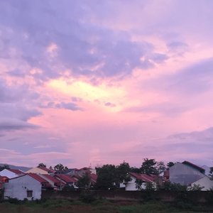 Warna. Nuansa. Rasa.Misteri Langit......#clozetteid #skycaptures #mobilewalkers #sky #senja