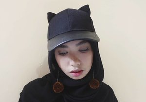 At last but not least. (tapi keknya peres deh ✌️) Decide to post it before #maryamturns17! Anw welcome August. -----------
FYI but not so FYI, i got that cat-ears cap from @hm (if you're wondering aja dan ingin beli juga) 
#augustsquad #augustcaesar #clozetteid