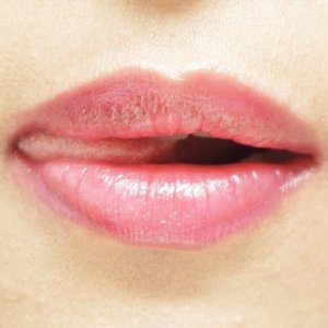 👅 I'm just applying lipbalm only  LOL, this is called magic. Can you guess the brand? Review soon on my blog. Jangan lupa ikutan HelloSummerGA# ku dengan @hellosummer_shop ya.. Only on Instagram, thank you 💋 #clozetteid #lips #lipbalm #magic #pink #colors #cute #happy #picoftheday #photooftheday #lotd #lipstick #happy #smile #lol #love #like #new #blogger #beauty #makeup #beautyblogger  #potd #kawaii #ulzzang #review #girl  #tongue #follow #followme