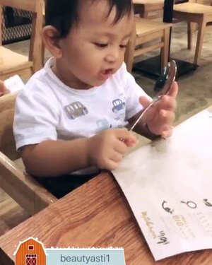 Sehat sehat terus Sayangku ♥️ Cintaku ♥️ Anak ku ♥️ Baby Lim ♥️...P.S : Aku bawa makanan nya Baby Lim, ga aku kasih Kyochon kok.. Aku kasih sendok nya aja 😊👏🏻...#clozetteid #BabyLim #baby #babyboy #kyochon #justbaby