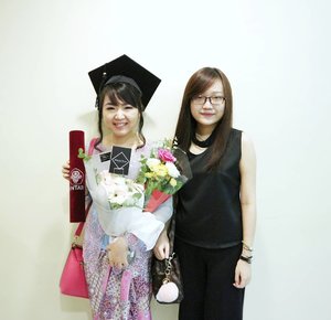 (1/1) Thanks for coming @melissa__1412 ! 😊😊😊
.
.
.
.
.
#clozetteID #clozettedaily #graduation