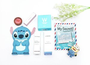 Beauty Box from @altheakorea always make me feel so happy 😍😍😍
One of their exclusive Beauty Box is Chok Chok Althea Box which has 6 full size makeup and skincare products that help your skin looks fresh and glowy.. Products on Chok Chok Skin Beauty Box are: 😍 W LAB Water Snow Cushion #23
😍 LANEIGE Water Bank Mineral Mist
😍 DR. YOUNG Silky Primer
😍 A'PIEU Cheek Chok Blusher in Coral Compote
😍 MILKY DRESS Make Color Pop Tint in Delight Coral
😍 B&SOAP Glacial Water Mask Sheet
Review coming soon on #MeisUniqueBlog 😊😊😊 .
.
.
.
.
#flatlay #flatlayforever #flatlaystyle #flatlaysquad#ClozetteID #ClozetteDaily #makeup #bloggerid #beauty  #Beautiesquad #bloggers #review #instablog #instareview #althea #skincare #altheakorea #beautybox #kbeauty