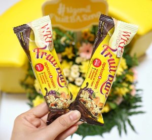This multigrain snack bar has only 80kkal/serving.. Wow! This is so me! 😁#HappyEveryday with @wrpeveryday FruitBarEating healthy makes me happy.....#cemilansehat #WRP #bloggerID #clozetteID #clozettedaily #JakartaBeautyBlogger