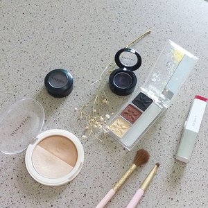 Yesterday playing with makeup.. #beautyblogger #dugongss #sfs #beauty #makeup #korean #repost #followforfollow #clozetteid #clozette #dailypost #clozettedaily #etudehouse #laneige #aritaum #innisfree