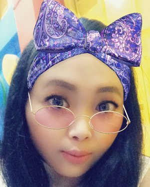 Happy Monday!! Can't wait for another weekend 👓
•
•
•
•
•
#selfie #snapchatfilters #snapfilters #filters #retro #retrofilter #classic #classicstyle #dailymakeup #makeup #beauty #blogger #bblogger #clozetteid #clozetter #beautiesID #indobeautygram #beautybloggers #beautybloggerID #indonesianblogger #indonesianbeautyblogger #instagood #mommysblogger