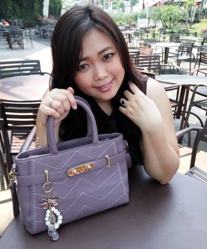 Got this bag from my latest collaboration with Zalora. Btw, it's my third bag from @palominobag and you'll know why I love this brand so much! ❤ #aiachanrecommendation
*susah buka mata lebar karena silau 😅*
•
•
•
#purple #palomino #palominobag #potd #indonesian_blogger #indonesiancurvyblogger #clozetteid #clozetter #inspiration #instalike #instagood #fashion #blogger #fashionblogger #fblogger #fashiondiary #beauty #beautyblogger #bblogger #beautiesID #indobeautygram #beautybloggerID #indonesianblogger #instabeauty #endorse #endorsement #collaboration #sponsorship #recommendation