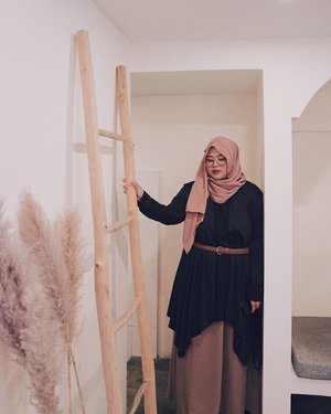 This week both of my parents are celebrating their birthday. As they grow older, I don't feel like I'm ready to face the reality that someday I'm gonna be the only person who take care of them. Well, that's the truth about being the only child, I guess.-📸 by @rahma.decoco