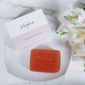 A soap bar as facial wash? Is it really working? Well, click link on my bio and read the review on the blog! 😉