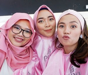 MY BEAUTY, MY ENERGY 😍-Just like the title, yes, I feel energized after the event of @hipwee X @pixycosmetics last Saturday (12/05). Belajar dari perjalanan karir Mbak @anunkaqeela sebagi fashionpreneur & beauty class bareng Kak Robby, the MUA of Pixy. It was fun!-Check out the event report on #honeyvha.com know how fun it was 😘
